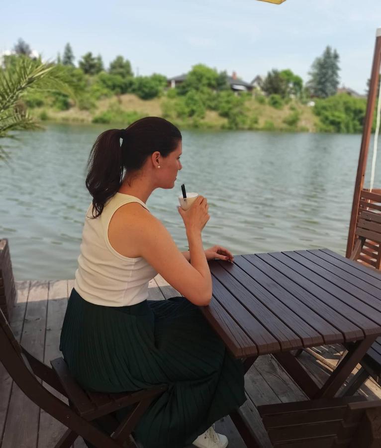 Seberak - Ubytovani V Chatickach A V Luxusnich Stanech Praha Bagian luar foto